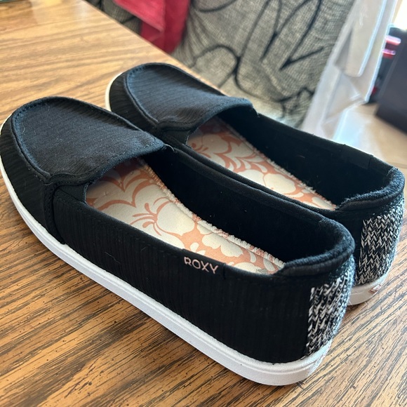 Black Roxy shoes - Picture 3 of 5